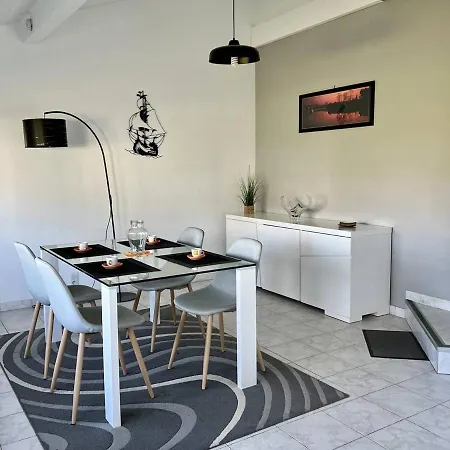 T2 Bis Avec Jardin Privé Et Confort à - Fr-1-495-21 *