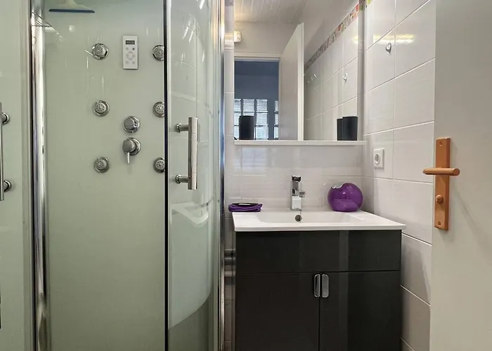 T2 Bis A Avec Jardin, Parking Et Internet - Fr-1-495-21 *